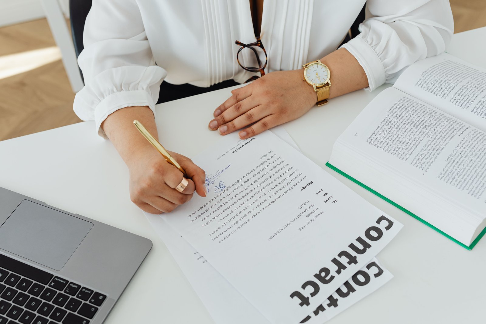 Compliance, Contratos e Pareceres Objetivos