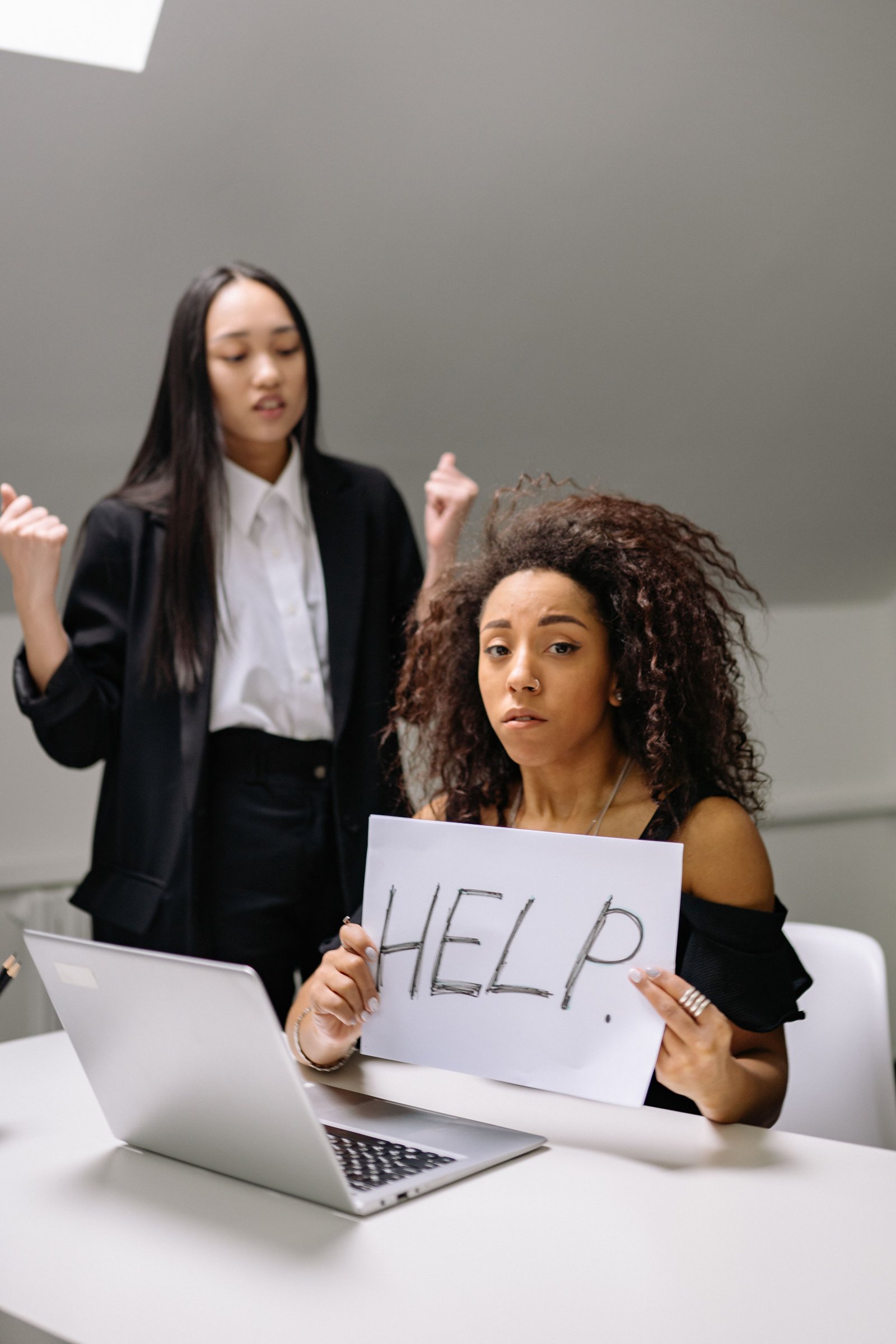 Prevenção e Tratamento de Assédio e Discriminação no Local de Trabalho